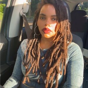 Meet your Posher, Khemba
